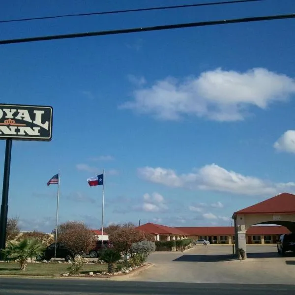 Royal Inn Pearsall，位于Hilltop的酒店