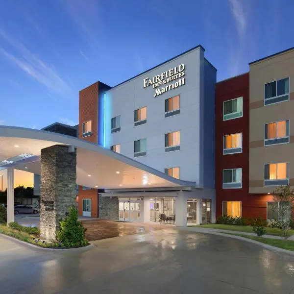 Fairfield Inn & Suites by Marriott Fort Worth South/Burleson，位于伯利森的酒店