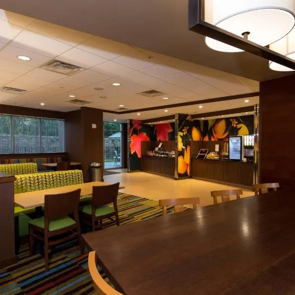 Fairfield Inn & Suites by Marriott Detroit Chesterfield，位于切斯特菲尔德的酒店