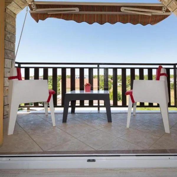 Apartments & Rooms Laganini SARA，位于扎顿的酒店