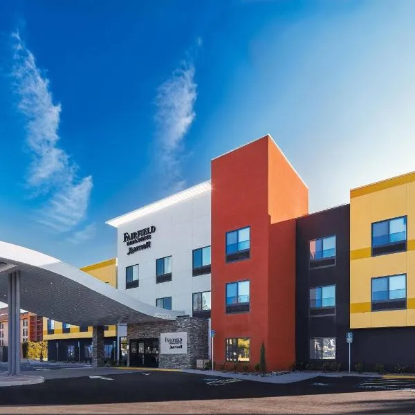 Fairfield Inn & Suites by Marriott Fresno Yosemite International Airport，位于弗雷斯诺的酒店