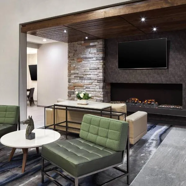 Fairfield Inn & Suites by Marriott Virginia Beach/Norfolk Airport，位于弗吉尼亚海滩的酒店