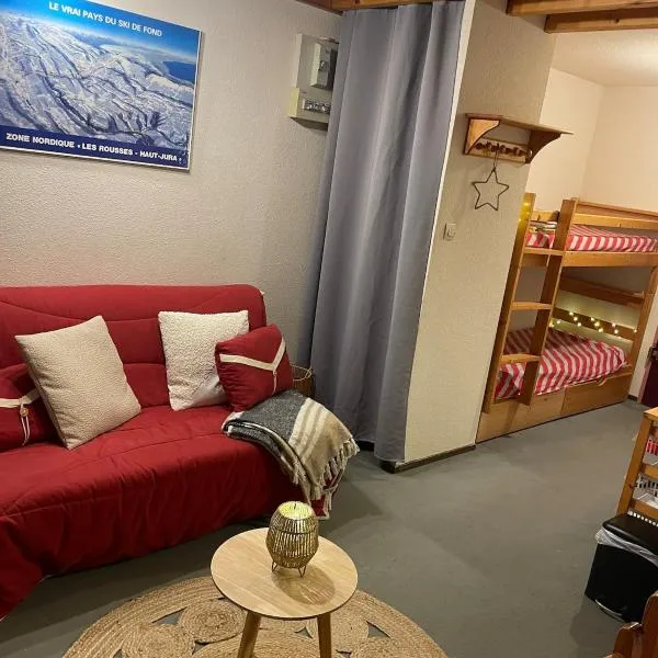 Chaleureux studio montagnard avec balcon 2402，位于普雷芒翁的酒店