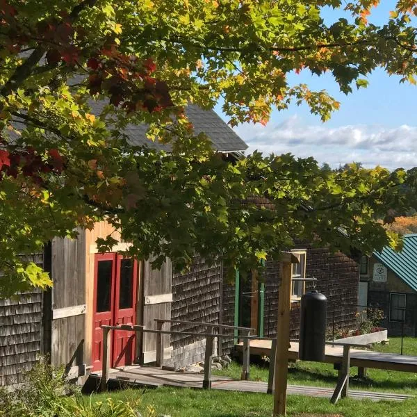 Cottages at the Surry Barn，位于Surry的酒店