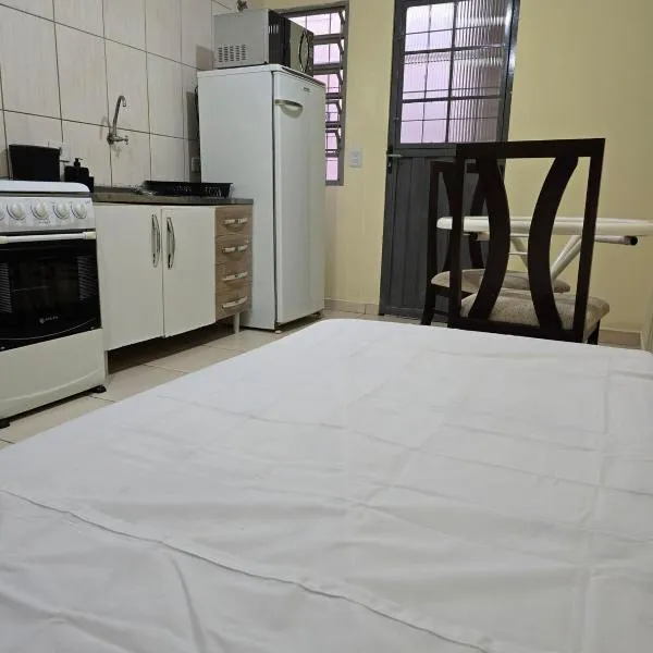 Edificio Hayannes - 01 Quarto - Cozinha - Banheiro - Garagem Coberta - Self Check in - Taxa Para Hospede Com Pets，位于马林加的酒店