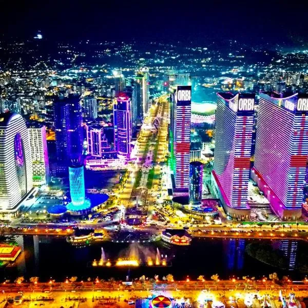 Avant-garde Sea View Aparthotel in Orbi City Batumi，位于巴统的酒店