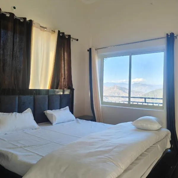 Happy Homestay And Rooftop cafe，位于Chamba的酒店