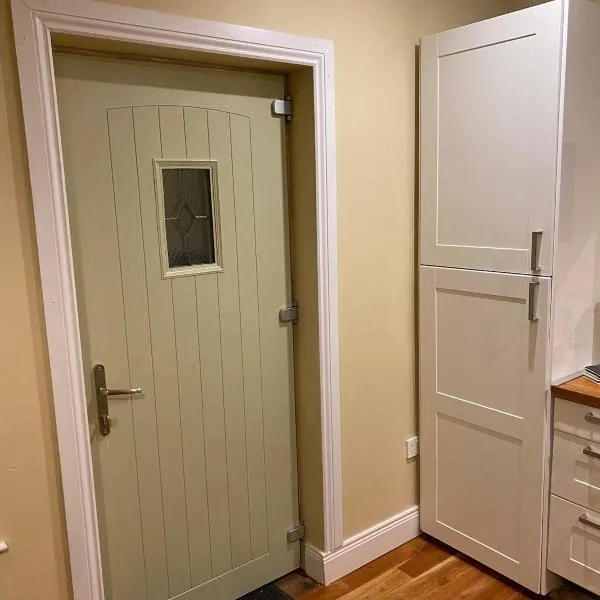 Dromane Lodge self-catering apartment eircode V94HR5C，位于利默里克的酒店