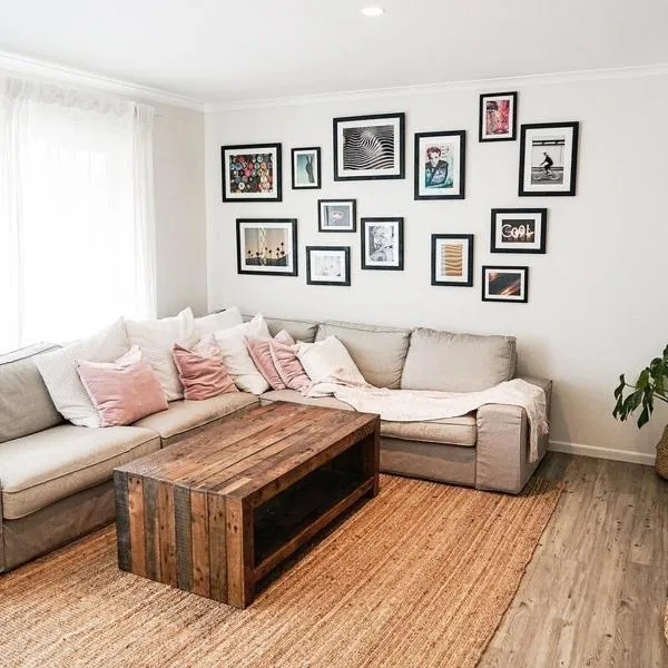 Central 3 Bdr House - Walk to town & pub，位于班加洛的酒店