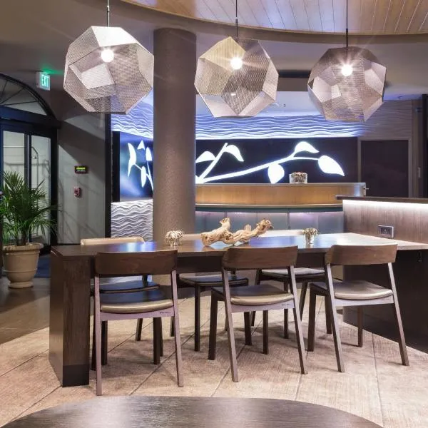 宾夕法尼亚魁可敦春季山丘套房酒店，位于奎克敦的酒店