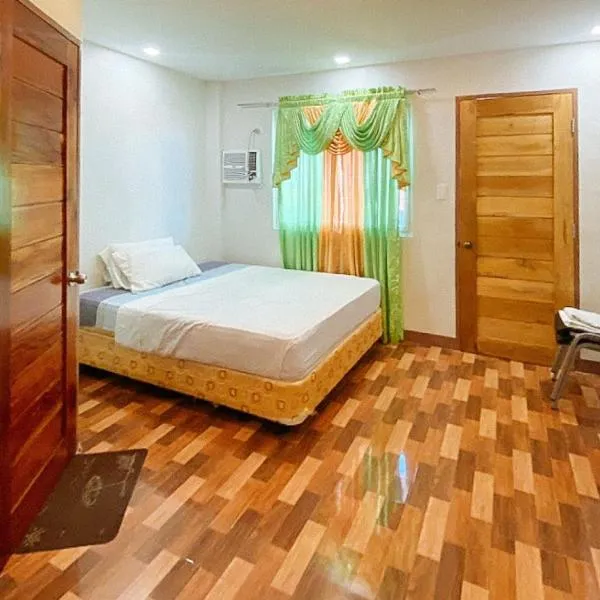 RedDoorz @ 4ks Pension House Bogo City Cebu，位于Banban的酒店