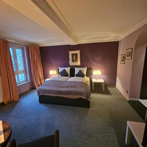 Hotel MALEPARTUS am Kurpark，位于巴特施瓦尔巴赫的酒店