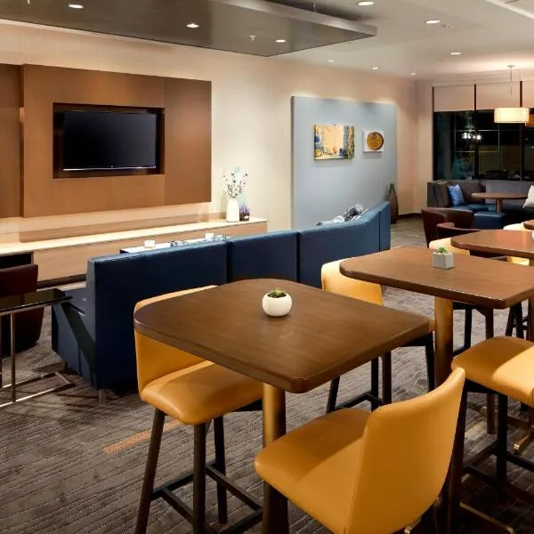 Courtyard Charlotte Fort Mill, SC，位于米尔堡的酒店