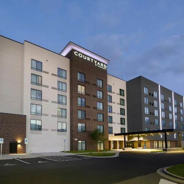 Courtyard by Marriott Charlotte Waverly，位于夏洛特的酒店