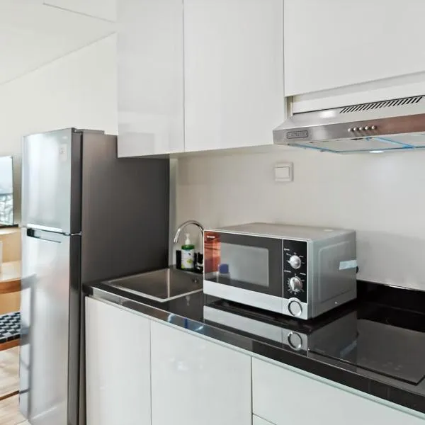 Newly South Gate Studio Apt with Pool, Gym Netflix by 2ndHome，位于雅加达的酒店