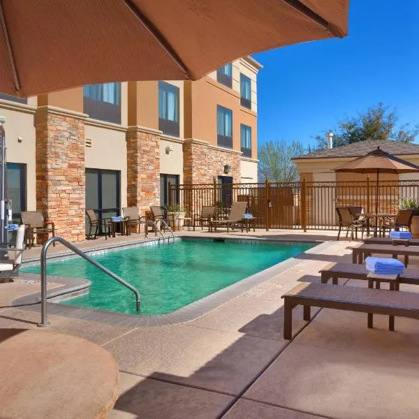 撒切尔春季山丘套房酒店，位于Thatcher的酒店