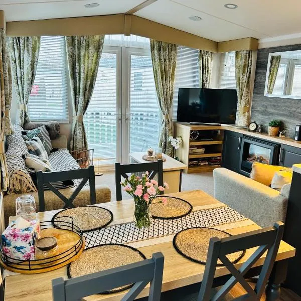 Luxury Cozy Caravan at Seaton Sands，位于塞顿港的酒店