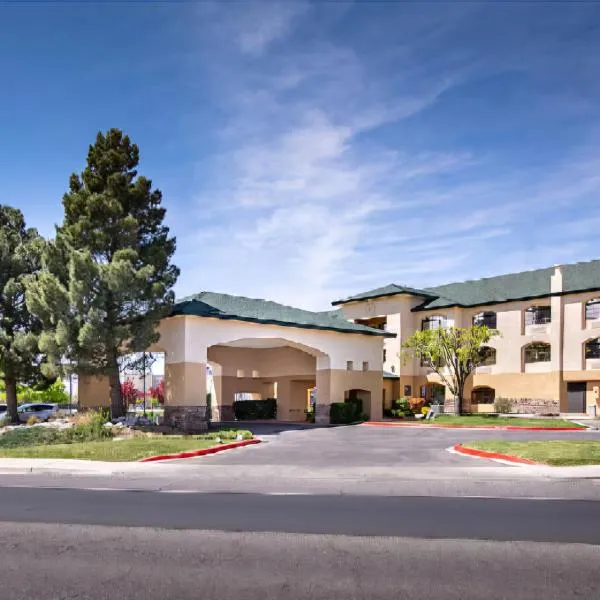 CASH REWARDS INN & SUITEs，位于罗斯威尔的酒店