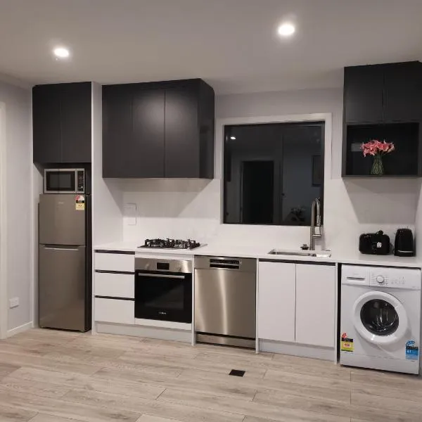 Rabbits Home- Riverside, Separate courtyard, New 1-bedroom，位于汉密尔顿的酒店