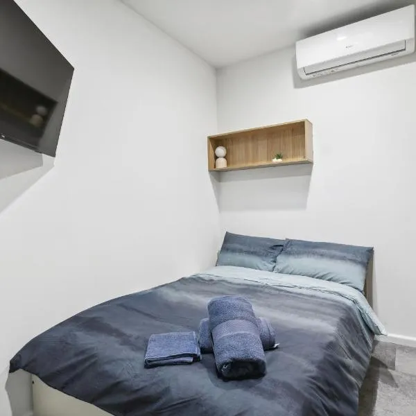 Cozy Stays - Private Rooms in Adelaide CBD with Shared Facilities，位于阿德莱德的酒店