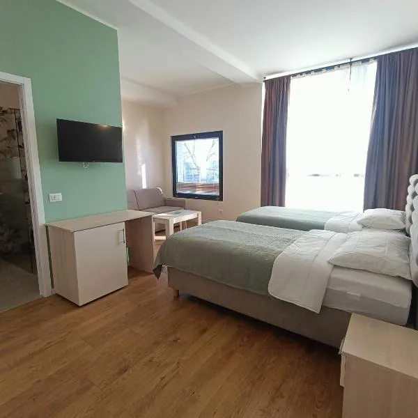 Bistro by Sigor，位于佩斯基耶拉博罗梅奥的酒店