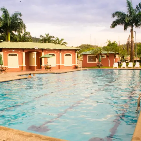 Departamento entero 3dorms en urbanización con garaje y seguridad 24h，位于瓜亚基尔的酒店
