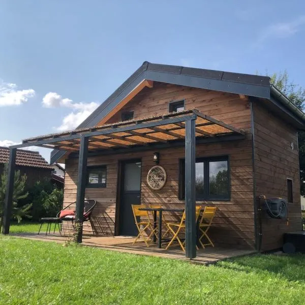 Mini chalet Le Refuge，位于杜省的酒店