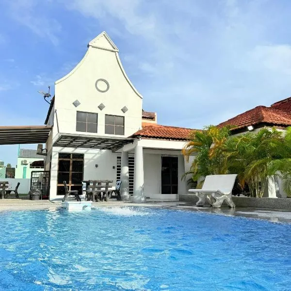 Pool Villa 833 - Fong Homestay，位于Kampong Alor Gajah的酒店