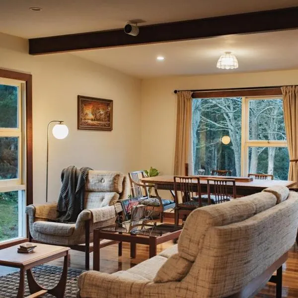 Fern Mt Field on Tyenna River，位于Tyenna的酒店