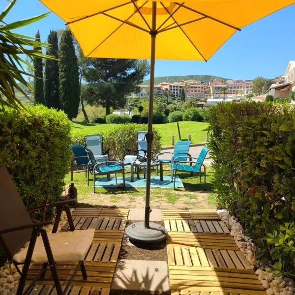 Cap'Azur T2 - Rdj - Vue Golf，位于圣拉斐尔的酒店