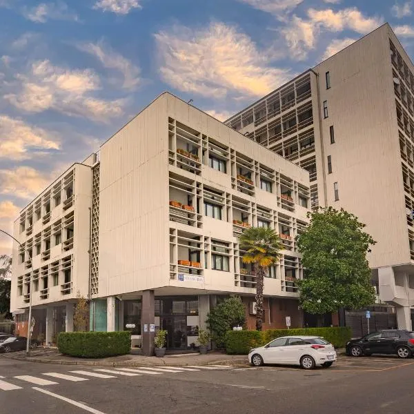 iH Hotels Milano Eur - Trezzano sul Naviglio，位于纳维廖河畔特雷扎诺的酒店