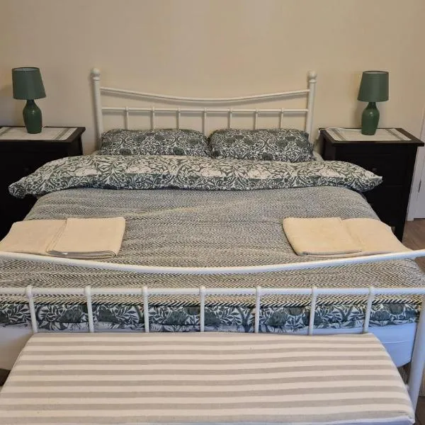 Double room cozy nights in a spacious room，位于德比的酒店