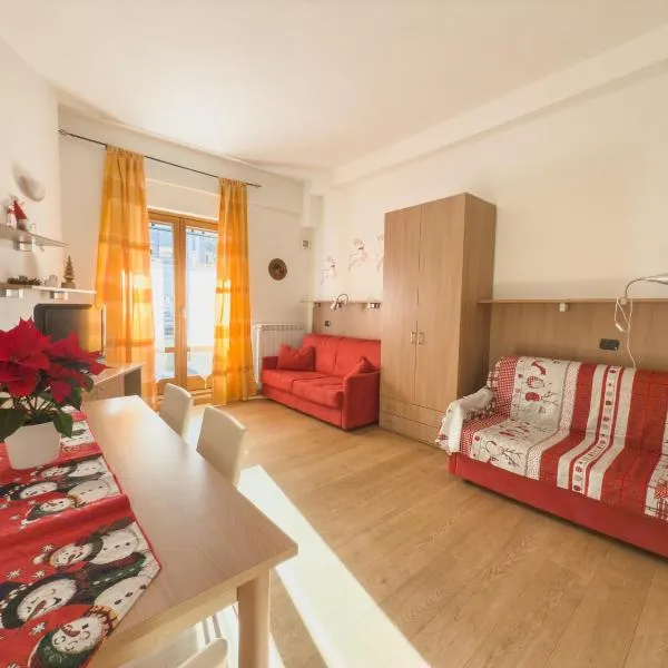 Monolocale sulle piste da sci，位于皮拉的酒店