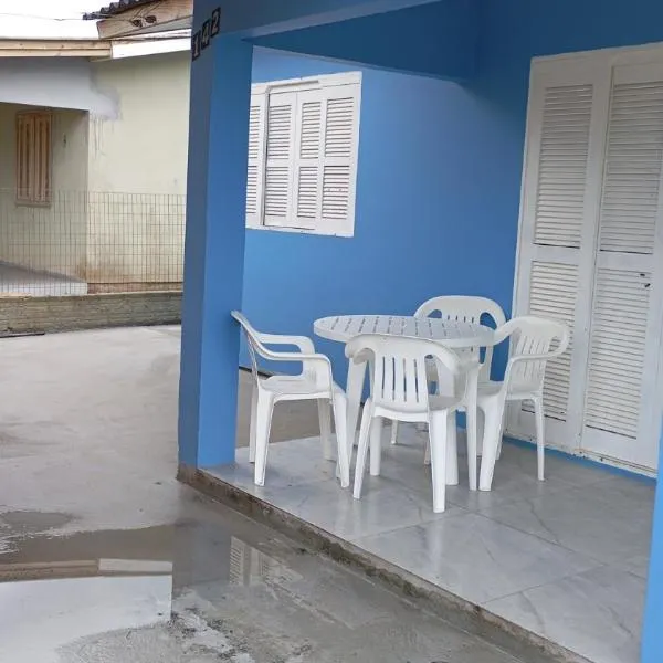 Casa de praia a 100 metros da praia，位于Passo de torres的酒店