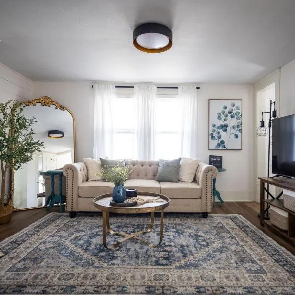 Walkable to Everywhere in Little Italy- Near CWRU and Cleveland Clinic Main Campus，位于克利夫兰的酒店