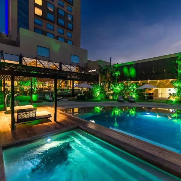 Novotel Santa Cruz De La Sierra，位于圣克鲁斯的酒店