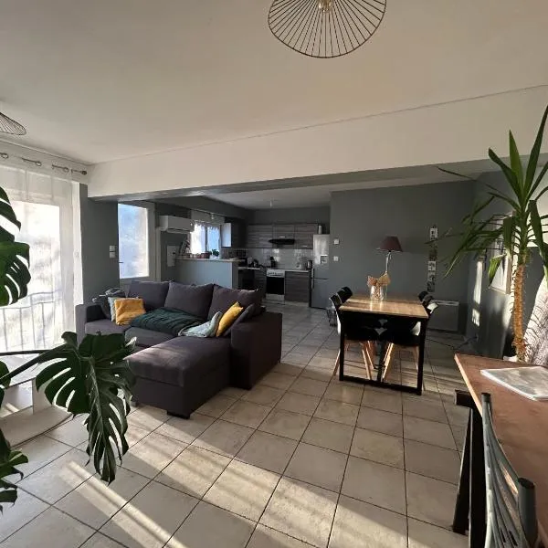 Maison cosy - Entre les deux collines，位于Saint-Michel-sur-Savasse的酒店