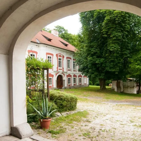 玛拉佐维假日公园酒店，位于Čachrov的酒店