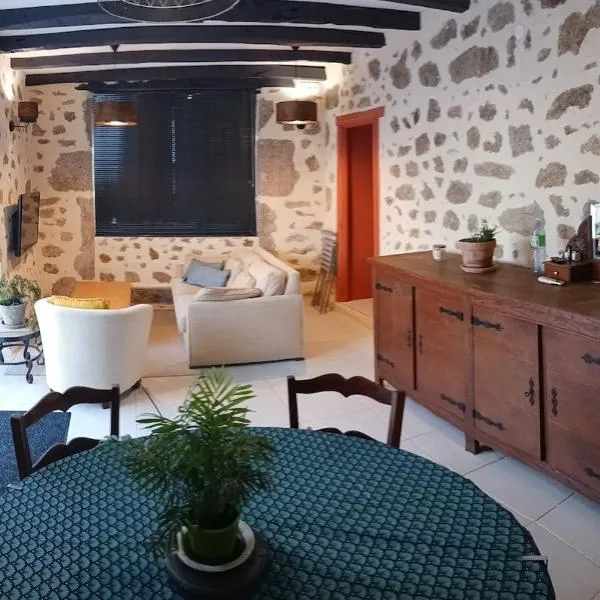 Luminous step-free apartment!，位于Piégut-Pluviers的酒店
