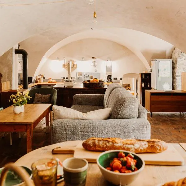 Chambre ou Gîte dans une maison de montagne - De Suzon à Zélie，位于Entraigues的酒店