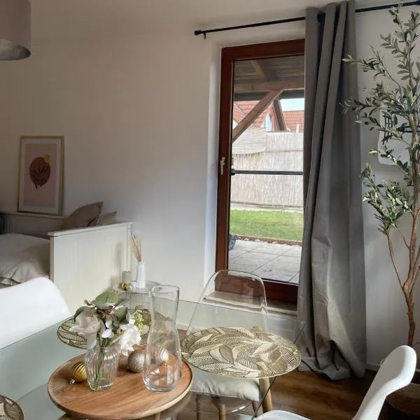 Stylisches Apartment mit Dachterrasse und Whirlpool，位于格尔斯托芬的酒店