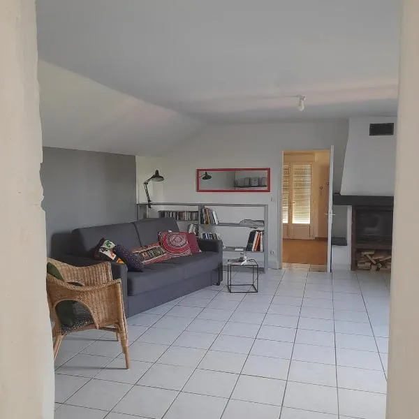 Country house near Nevers，位于Cours-les-Barres的酒店