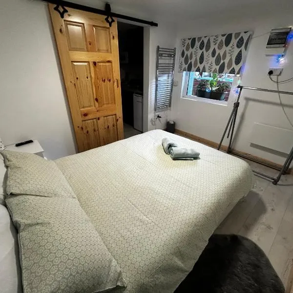 Stardust Getaway Tiny-Home E32AK40，位于Piltown的酒店