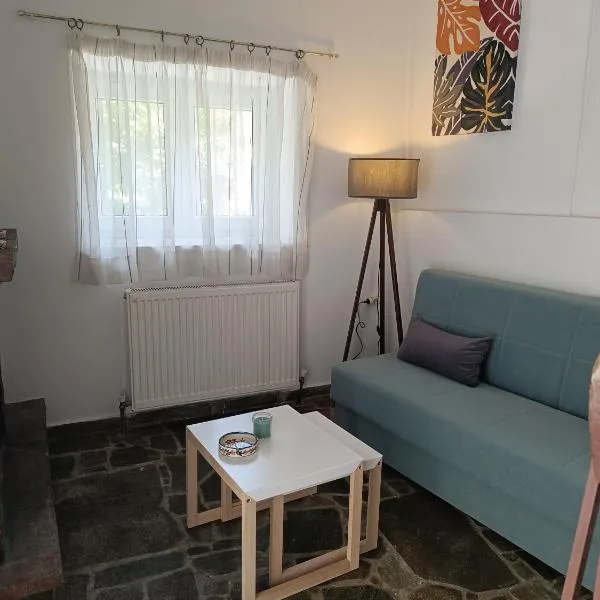 Traditional Stone House，位于Mantamádos的酒店