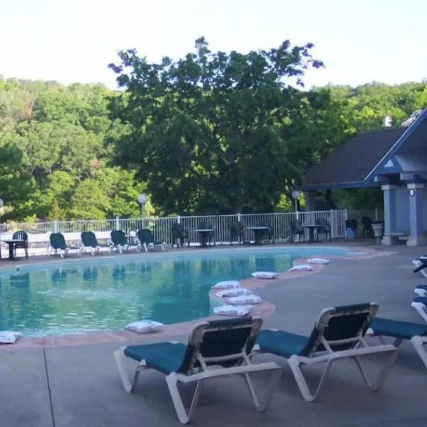 Spacious 3 BR Ozark Penthouse，位于四季城的酒店