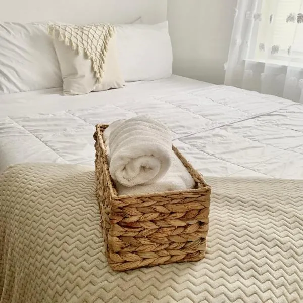 Woodside Cottage Private，位于夏洛茨维尔的酒店