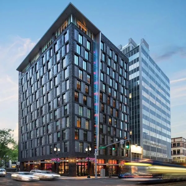Moxy Portland Downtown,位于波特兰的酒店