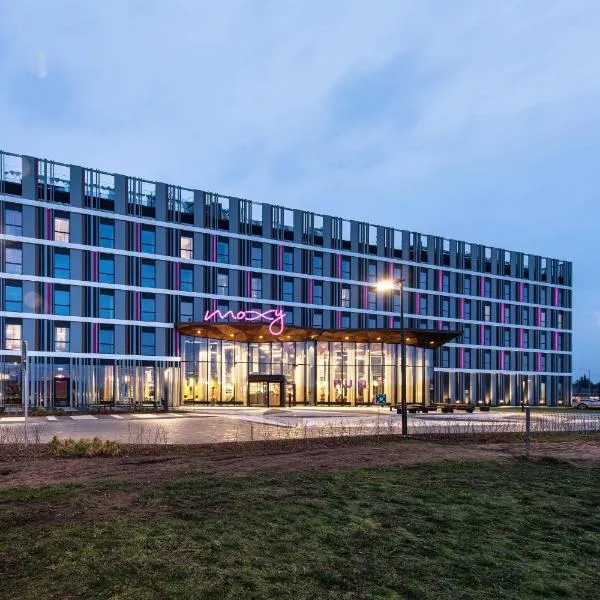 Moxy Poznań Airport，位于波兹南的酒店