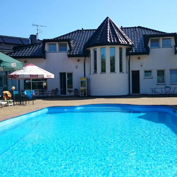 Brydar with Sauna, Swimming Pool and Jacuzzi，位于Popowo的酒店