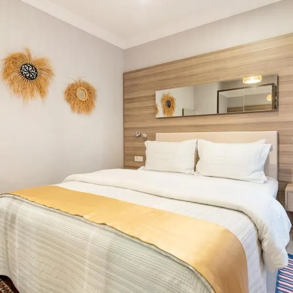 A cozy smart home in Kusadasi Old Town，位于库萨达斯的酒店